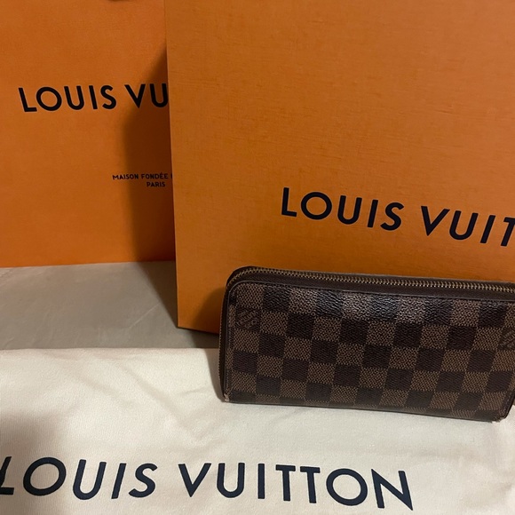 Louis Vuitton Damier Ebene Wallet - Picture 6 of 16